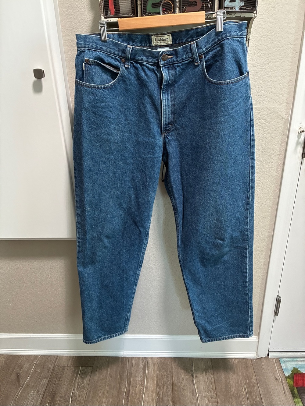 Men's LL Bean 100% Cotton Blue Denim Relax Fit 5 Pocket Jeans 38" x 32"